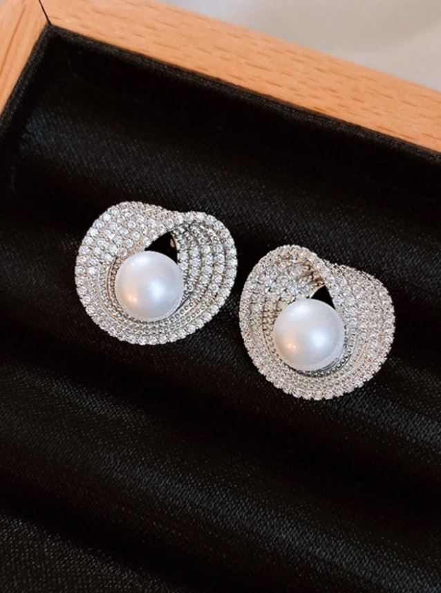 Graceful Wave Pearl Drops