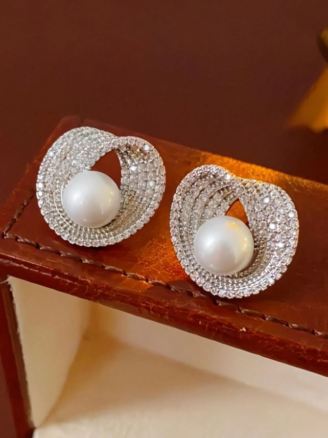 Graceful Wave Pearl Drops