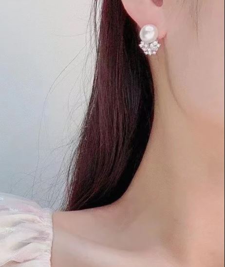 Luxury Pearl Stud Earrings